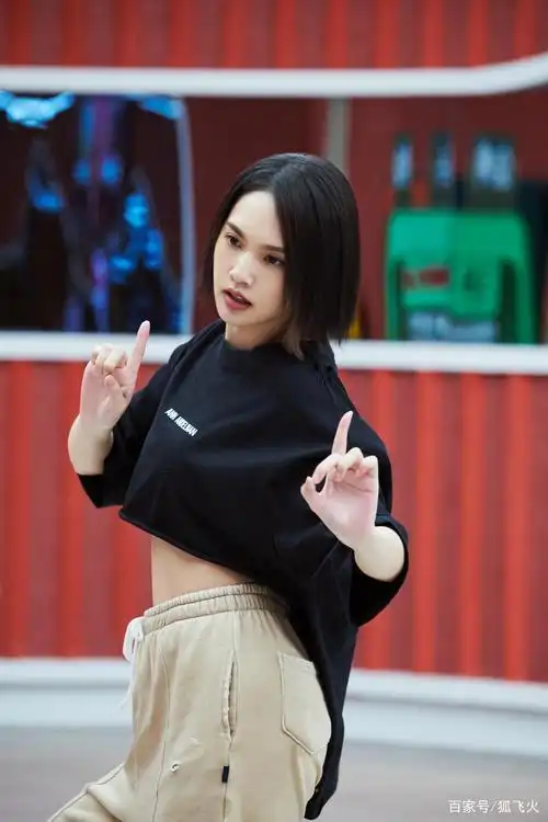 杨丞琳《浪姐2》挺进总决赛挑战粤语经典《分分钟需要你》