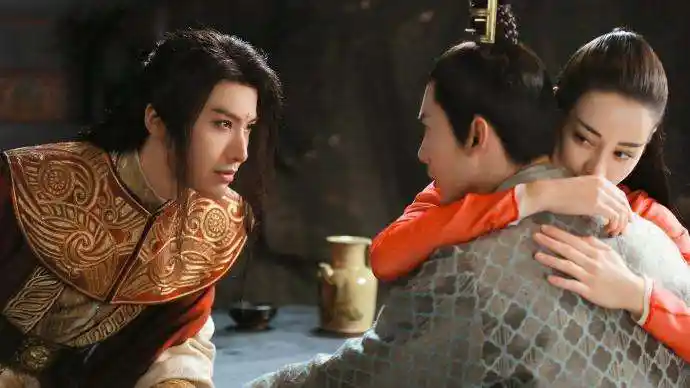 《烈火如歌》编剧太会改戏, 男女主只活在预告里, 配角强行加戏