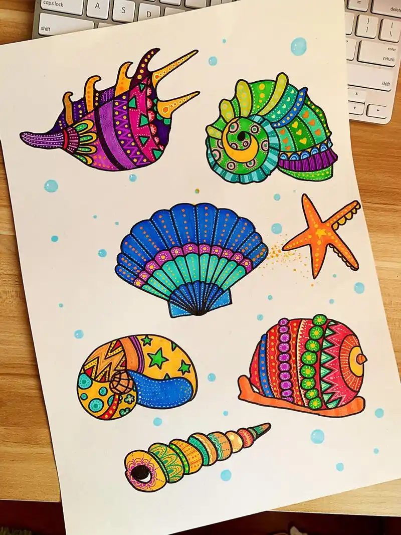 《海螺贝壳》 昨天豆豆告诉我老师要他带几个粘土作品去幼儿园 豆豆