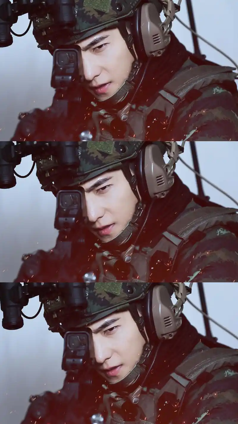 杨洋身穿军装,英姿飒爽,一身正气,轮廓硬朗,眉眼纤长.骨子里透着坚定.