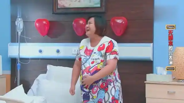 贾玲假怀孕当场暴露,妈妈懵了,静静的看着她,这下惨了!