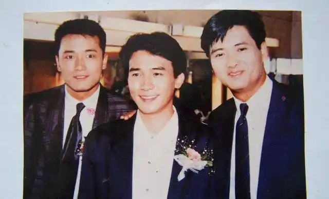 周润发苗侨伟一起吃饭遭无人围观,其实这才是我们正常的社会状态_香港