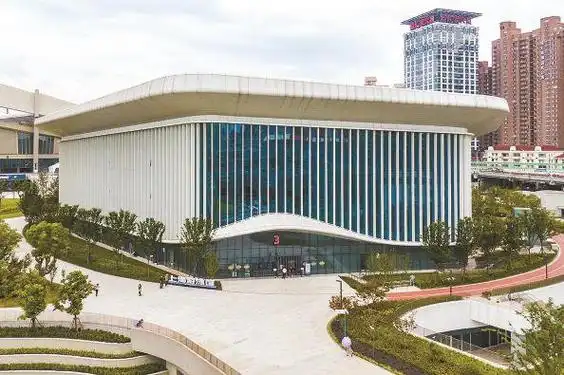 上海游泳馆外景 记者 李铭珅 摄