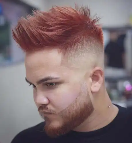 再搭配上红棕色的染发 ,那就更时尚个性了.