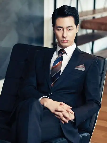 潮男赵寅成短发发型图片绅士风范