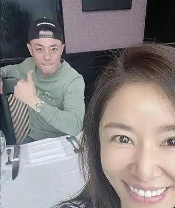 原创林心如晒与老公六连拍,与霍建华恩爱互动,曾多次被传感情不和