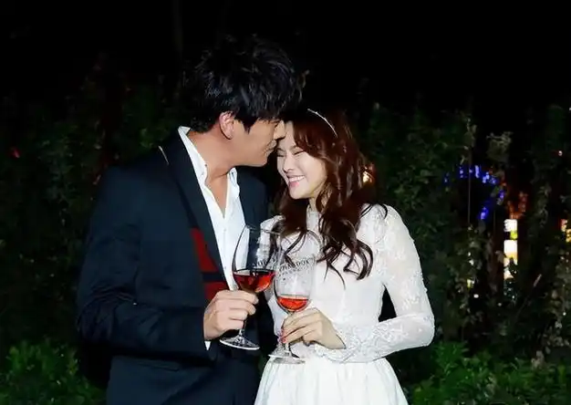 给她办4场婚礼,爱她,就让全世界都知道|秦昊|爱情|幸福|伊能静|结婚