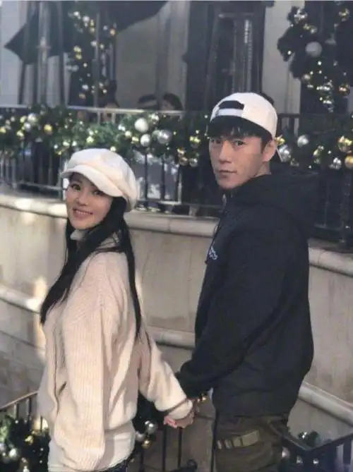 伊能静嫁给秦昊时没有钻戒没有房子,现场爆料:一年就挣几万块