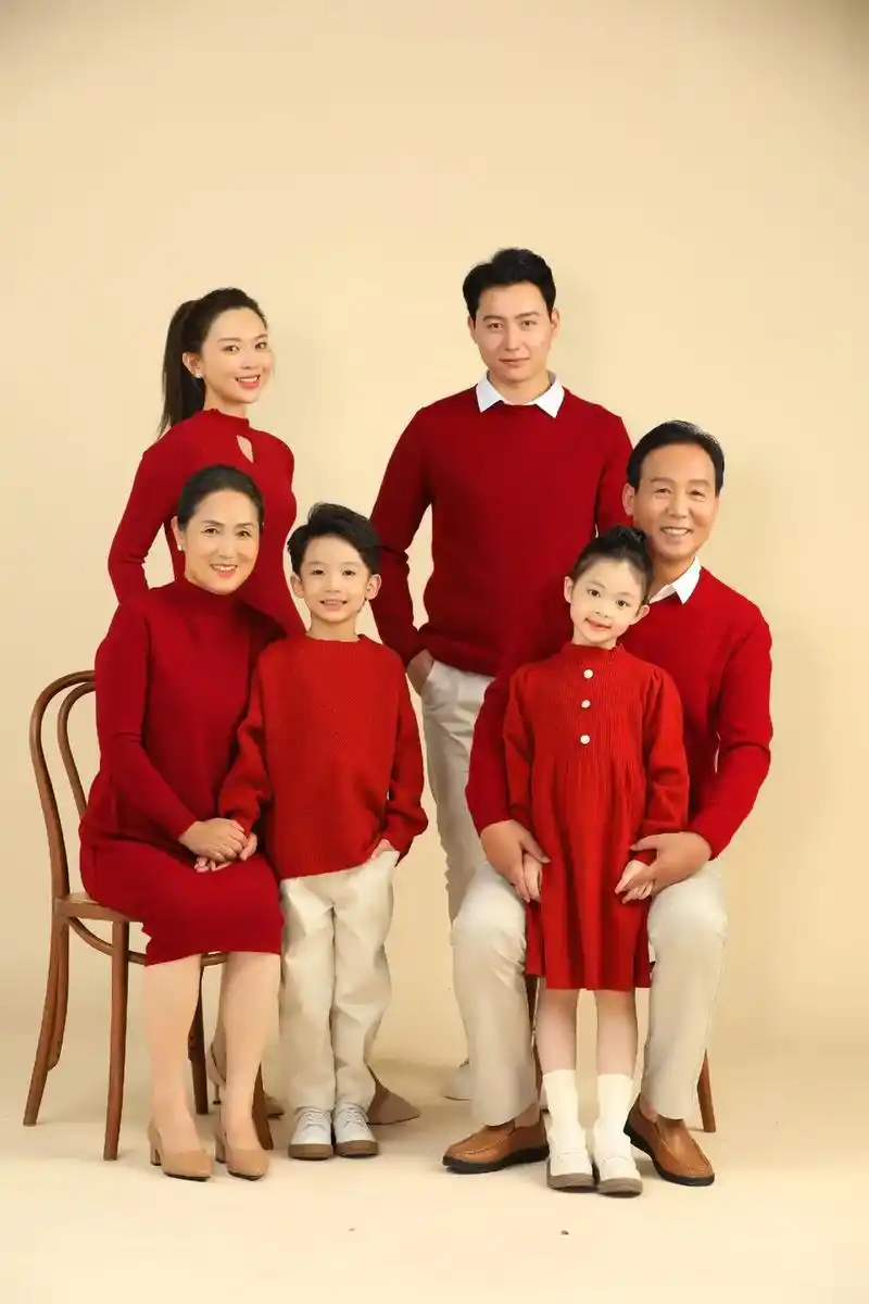 青岛全家福,不在于富有 而在于温馨 不在于浪漫 而在于 - 抖音