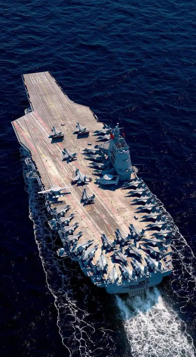 003号航母 国产003号航母帅呆了,比美国福特号都简洁,建议开去东京溜