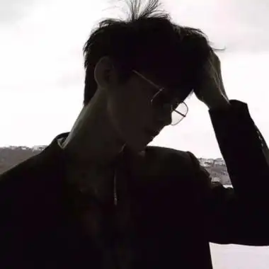 男生高冷头像帅气好看刻意避开才是真正的在意吧