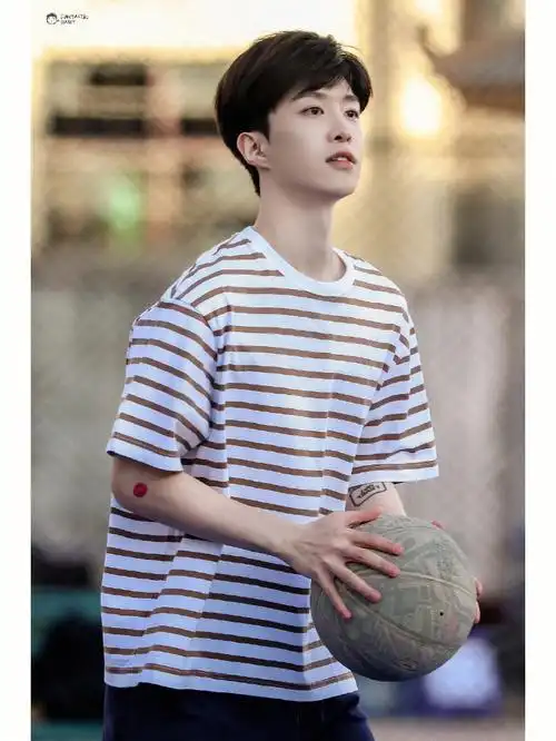 校园版阳光大男孩范丞丞