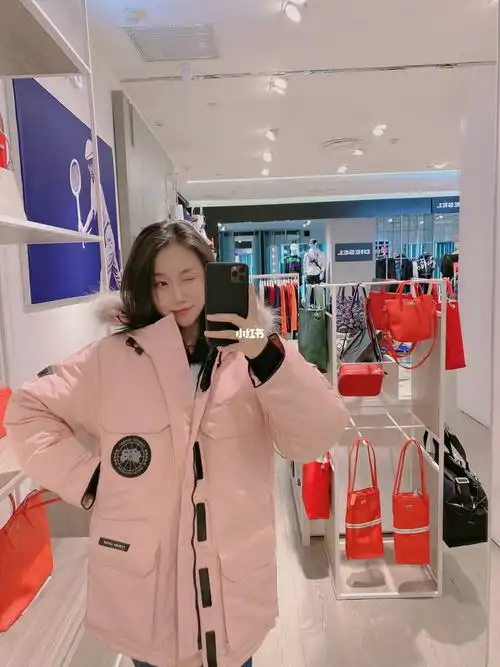 加拿大鹅粉色,非常公主的颜色_canada goose怎么样_时尚_穿搭