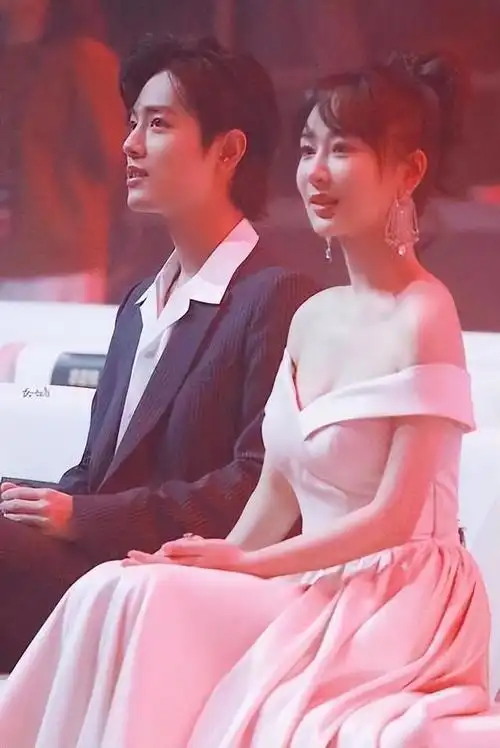 喜欢和嫌弃写在脸上的明星许凯爱不释手肖战对杨紫双标太明显