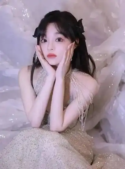 在《歌手2024》上眼含泪水的黄霄云,让我想起了11年前