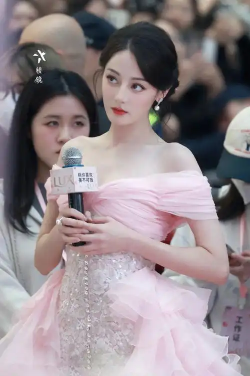 迪丽热巴超话94#迪丽热巴代言力士沐浴系列#240303|力士春よ,そこに