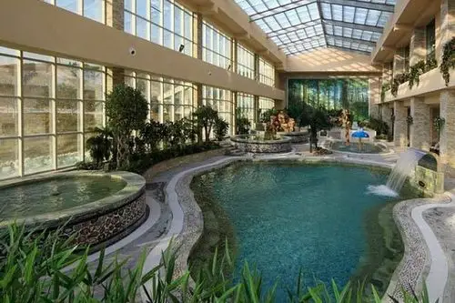 大有(天沐)温泉度假区西邻锦州港,东接盘锦市,南临辽东湾,地势平坦