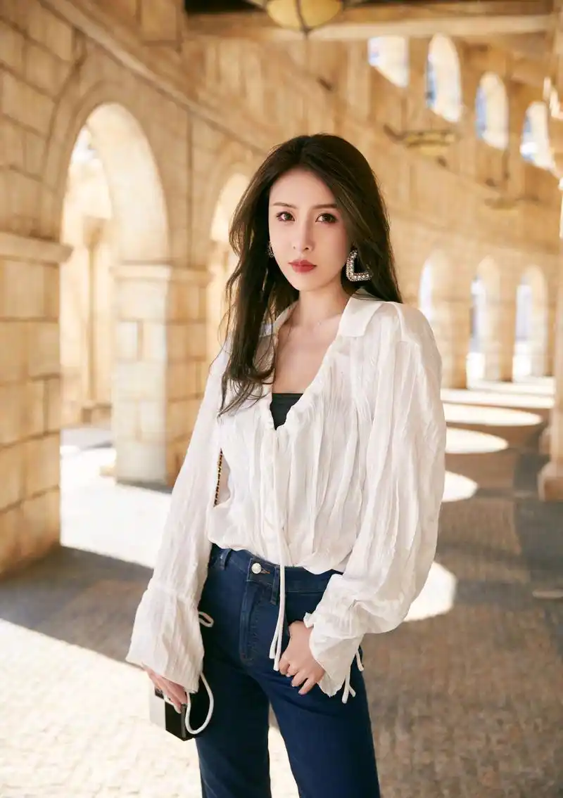 亭亭玉立的贾青