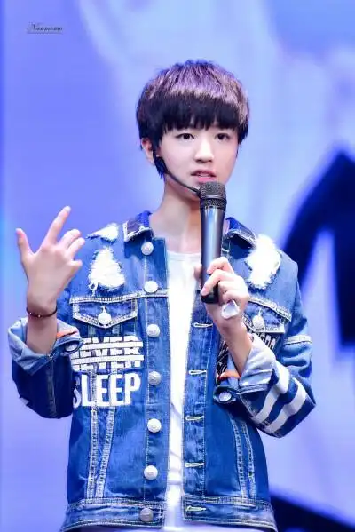 王俊凯哭的图片