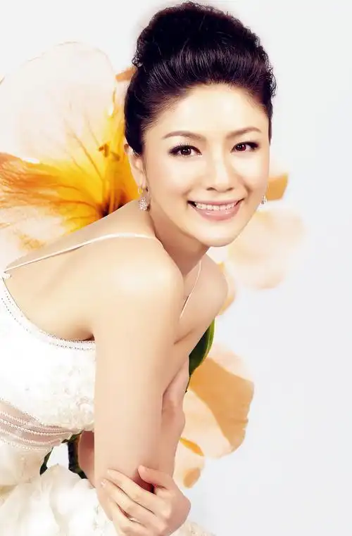 纯真甜美的胡可