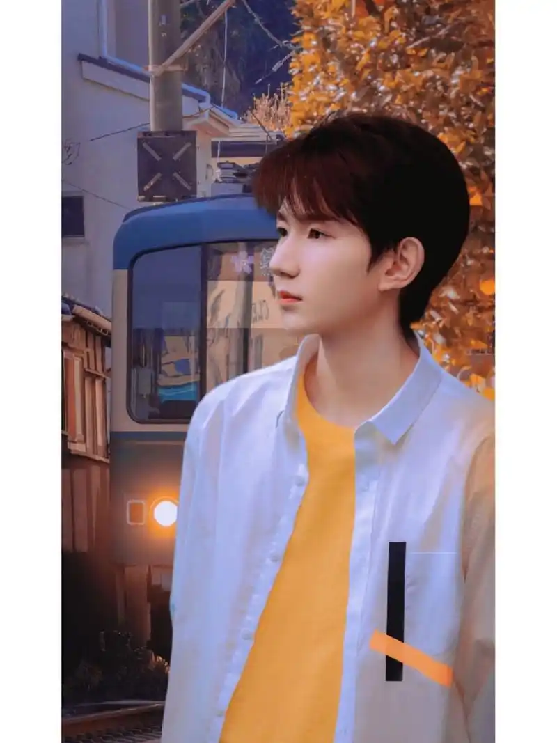 那些年我觉得封神的王源高清图片 喜欢王源快十年了 手机相册里有数不