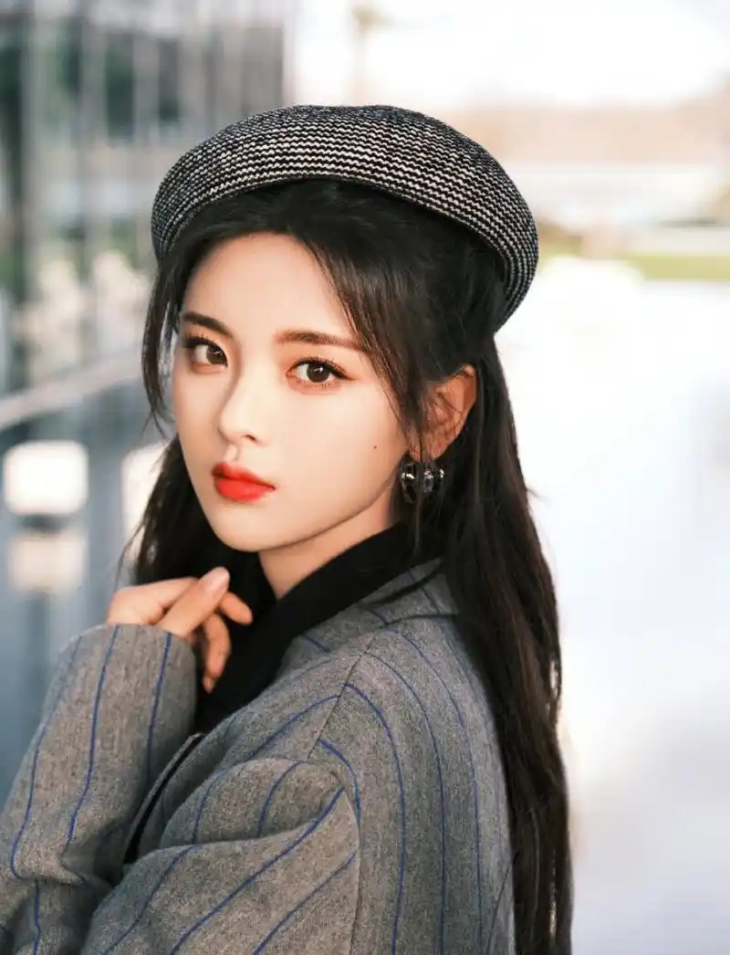 杨超越高清壁纸头像(三十)[心]