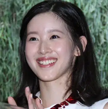 奶茶妹妹产后首秀好身材脖子露红印疑吻痕 变阔太发福长残清纯不再