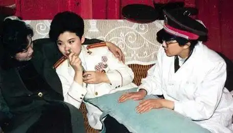 军旅歌手董文华:事业巅峰生下儿子,我不能让丈夫等太久