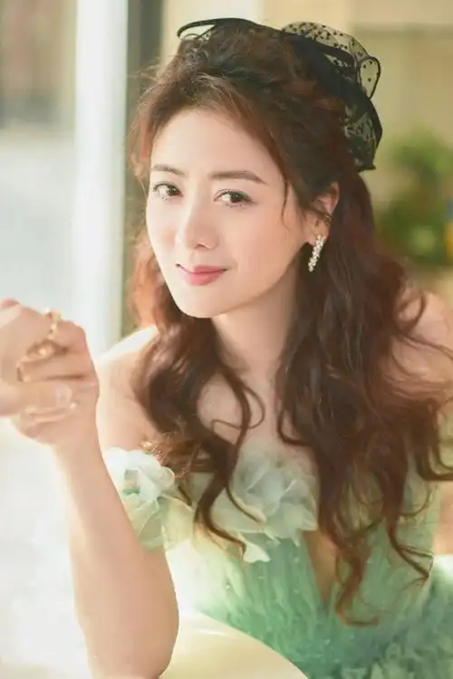 经超夫妇拍婚纱照小李琳穿纱裙减龄时髦又美回了杜冰雁