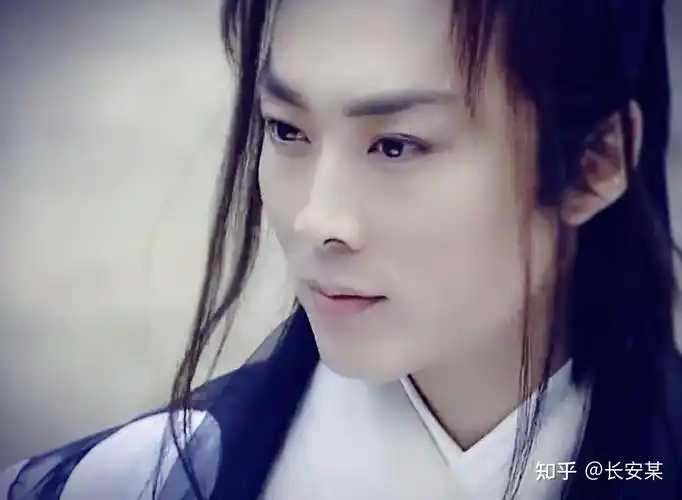 《金蚕丝雨》傅玉书,来欣赏一下行走三观粉碎机的惊艳.