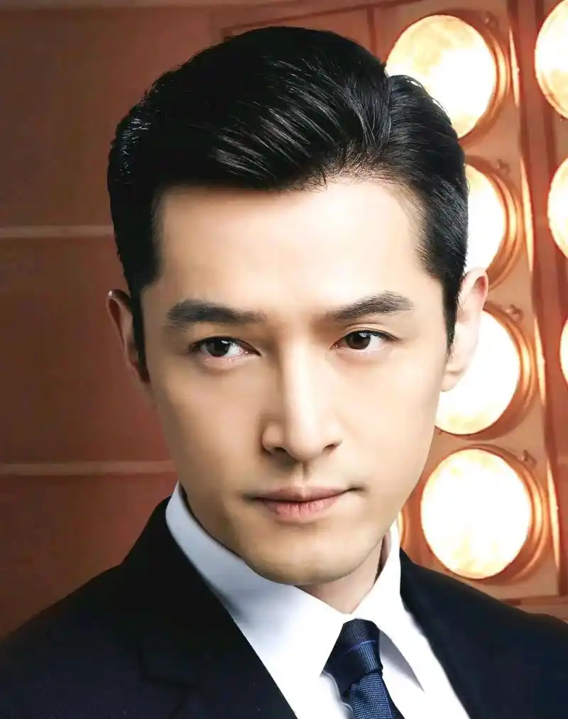 胡歌为工作人员辩护,展现成熟稳重风度