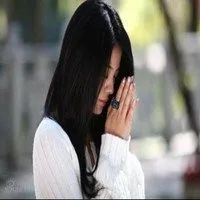 女生双手合十头像_微信头像图片大全