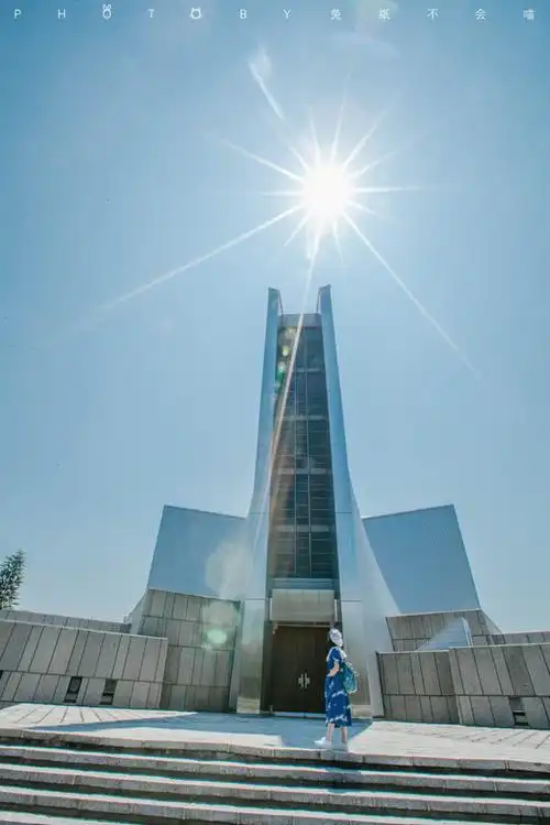 看了不少神社,日本设计师安藤忠雄的"教堂三部曲"(风之教堂,光之教堂