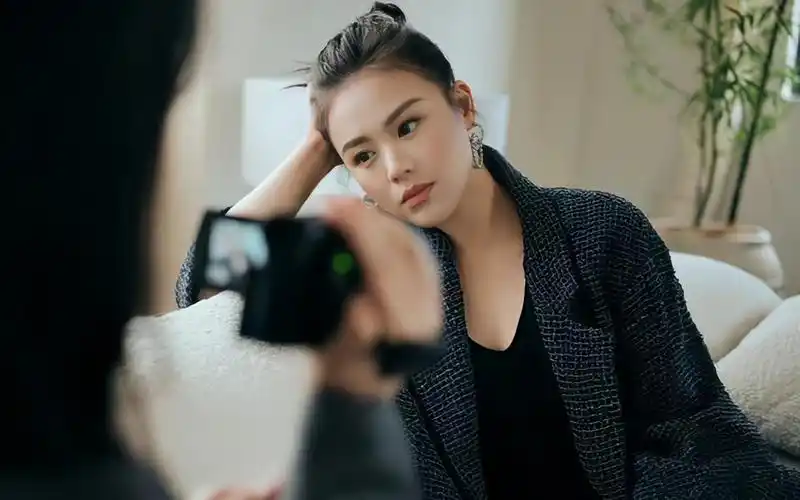 马思纯近照曝光,脸小一圈回到颜值巅峰,网友喊话:抛弃恋爱搞事业