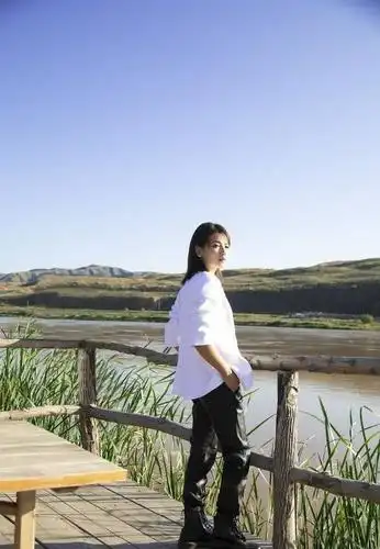 刘涛晒居家日常照,素颜脸还扛得住,比同龄人气质又时髦!