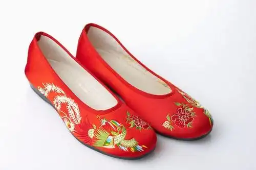 张震讲鬼故事红色高跟鞋 一双红色绣花鞋