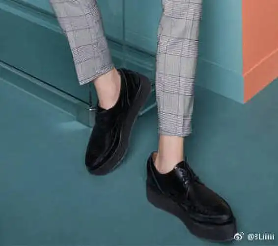 蔡徐坤的脚踝太细了吧 cr侵删