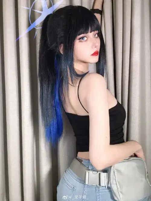 蔚蓝档案超话#蔚蓝档案##锭前纱织#    做了高马尾先试试泳装(其实