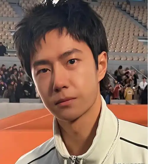 把32岁肖战跟26岁王一博放一起对比我才明白什么叫顶级骨相