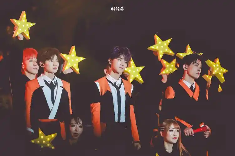 哥哥tfboys 三人 来源微博.「五周年演唱… - 堆糖,美图壁纸兴趣社区