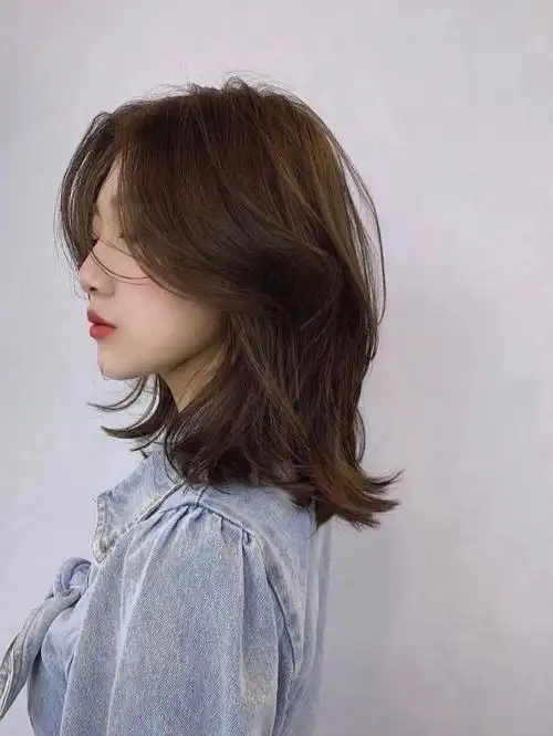 减龄锁骨气垫烫2022最发型之一