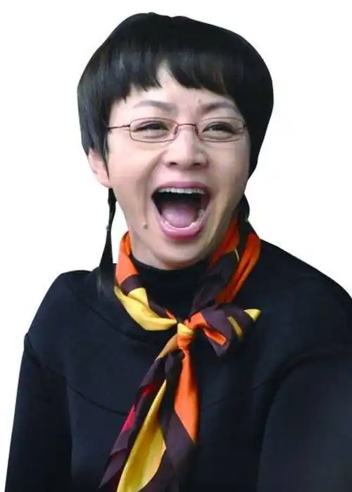 原创59岁宋丹丹虽是喜剧演员但对时尚认知度强百变造型get你