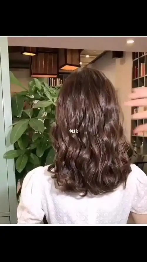 秋冬烫发发型木马卷适合圆脸很减龄的发型 78蓬松烫中长发烫发显