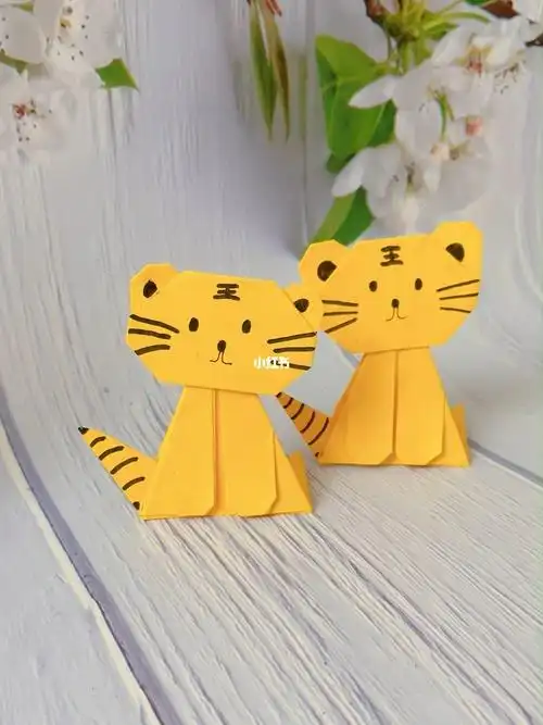 折一只可以立起来的小老虎折纸,简单可爱哦 #折纸教程   #幼儿园手工