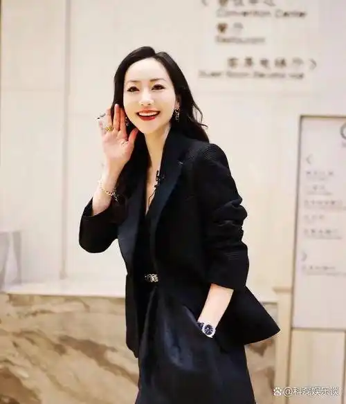 第二位,韩雪这也难怪李承铉长得再帅,碰上戚薇都得逊色三分,这么攻气