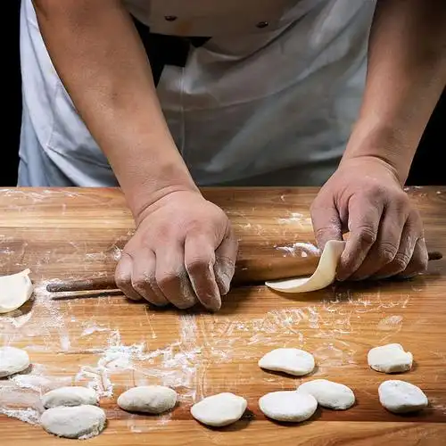 擀饺子皮图片_擀饺子皮高清图片_全景视觉