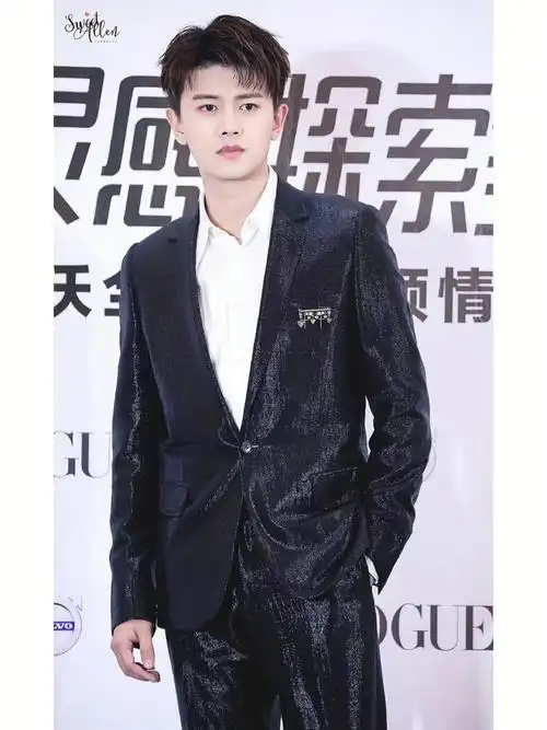 来几张没见过的照片任嘉伦