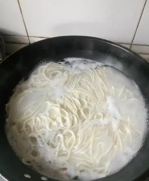 面条怎么做才好吃这么做简单快捷又好吃地道的家常面条