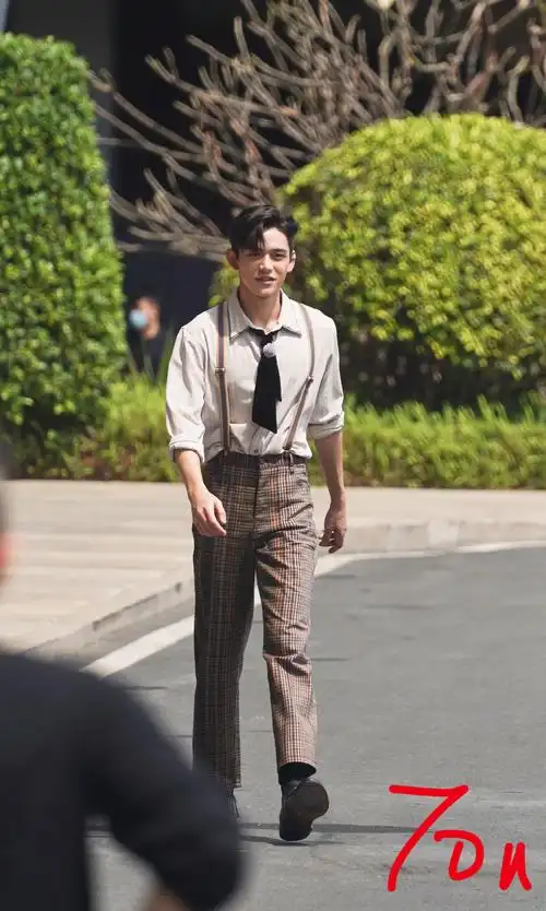 lucas黄旭熙这倒三角身材爱了爱了啊造型好评更新几张