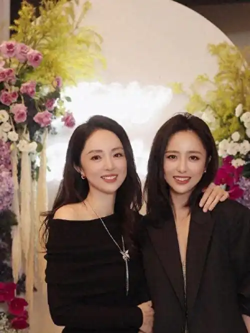 佟丽娅董璇闺蜜穿搭真时髦4套穿搭一个温婉一个端庄有气质